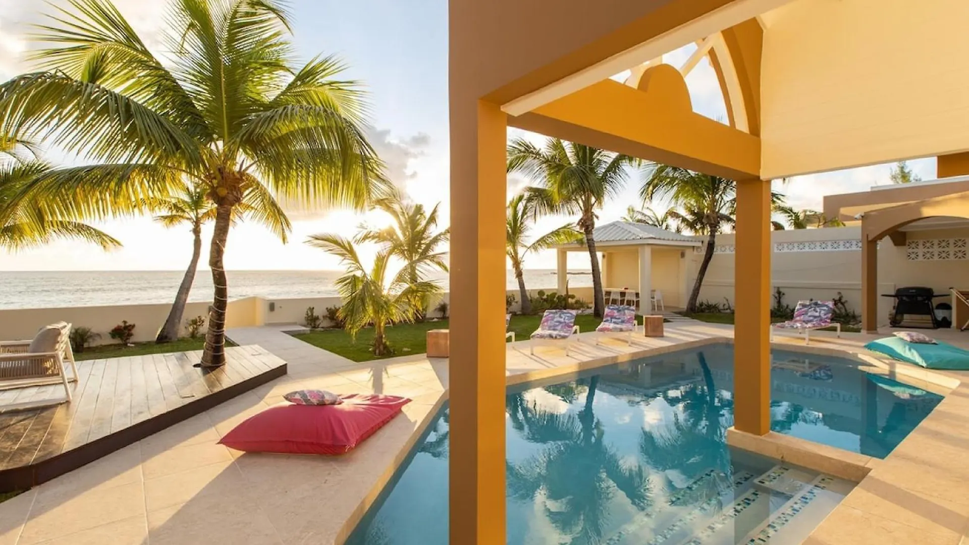 Absolutely Heaven To Be Right On The Beach Simpson Bay Vila