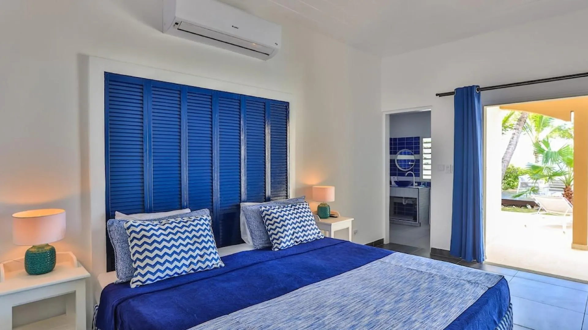 Absolutely Heaven To Be Right On The Beach Simpson Bay