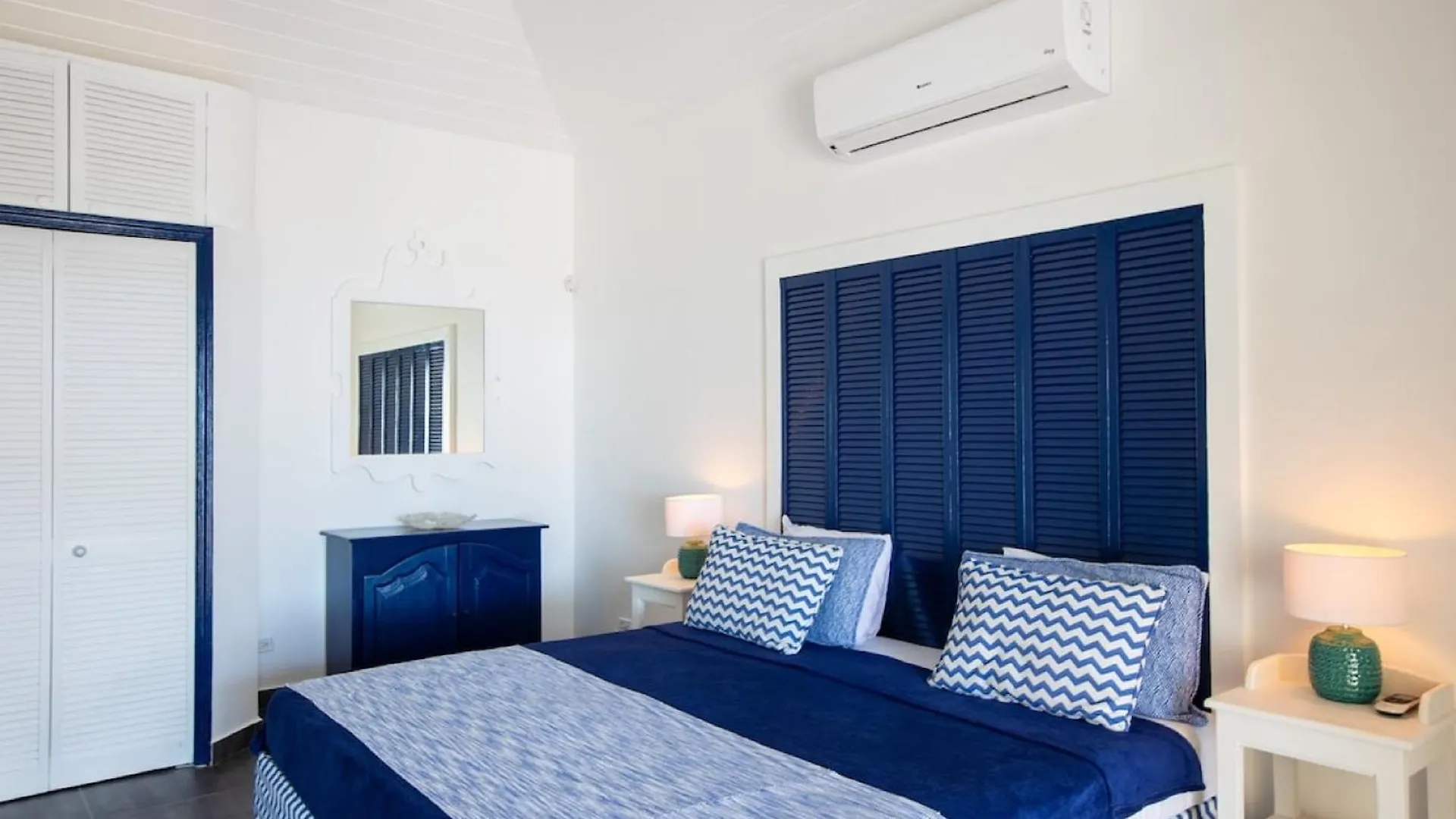 Absolutely Heaven To Be Right On The Beach Simpson Bay Vila